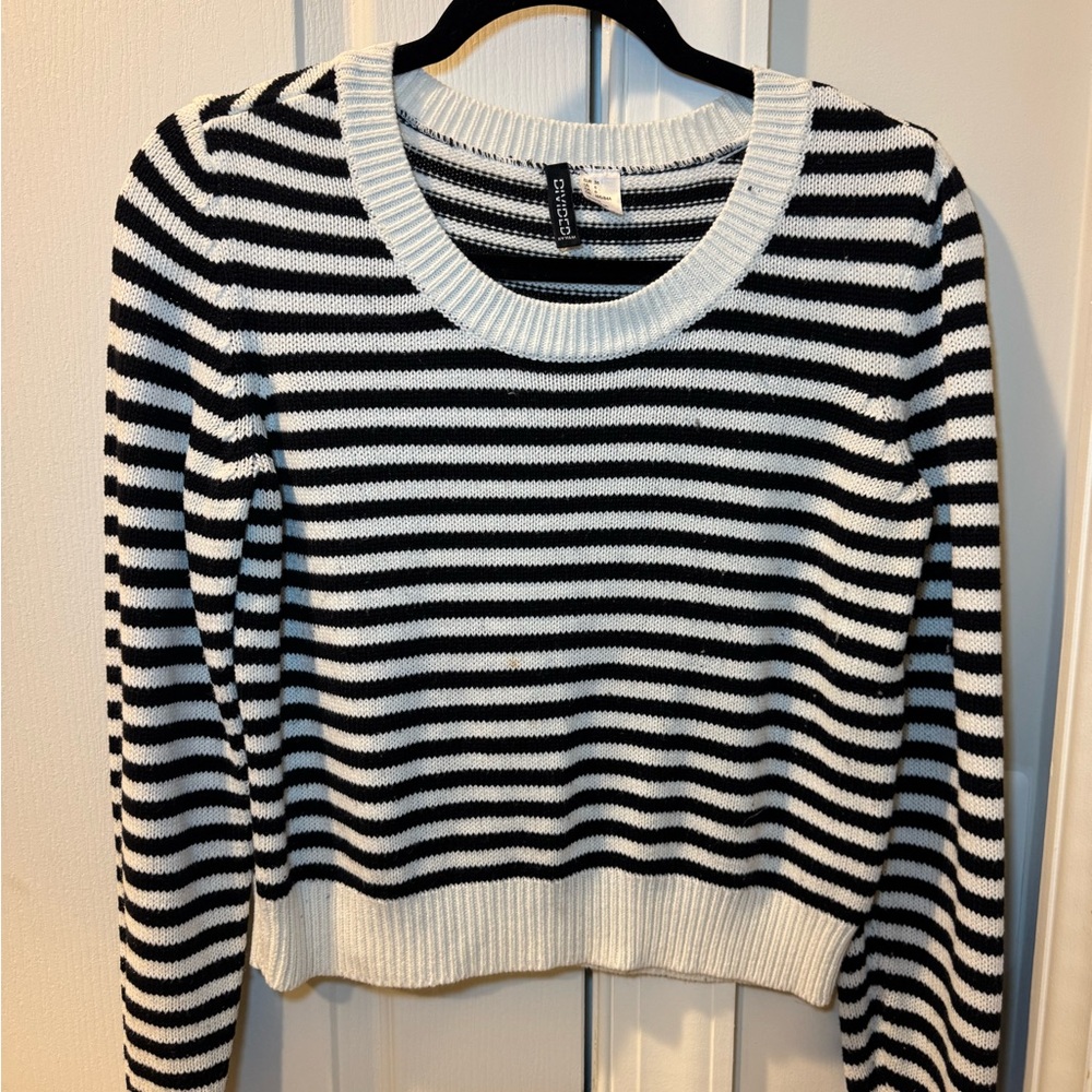 Divided H&M crew neck